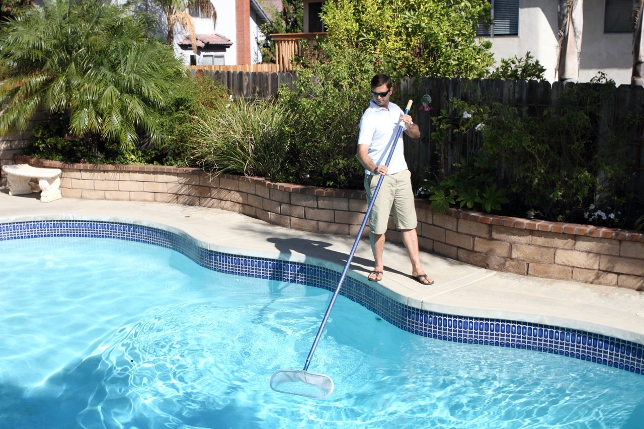 pool-cleaning pool-cleaning